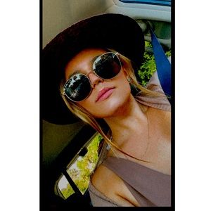 Meet your Posher, Nadia